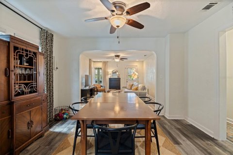 House in Saint Petersburg, Florida 4 bedrooms, 160.91 sq.m. № 1765931 - photo 10