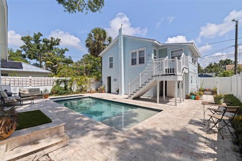 House in Saint Petersburg, Florida 4 bedrooms, 160.91 sq.m. № 1765931 - photo 27
