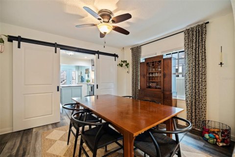 House in Saint Petersburg, Florida 4 bedrooms, 160.91 sq.m. № 1765931 - photo 8
