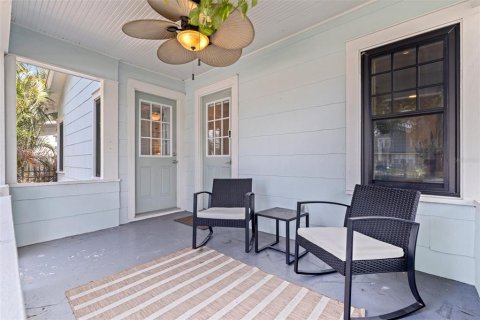 House in Saint Petersburg, Florida 4 bedrooms, 160.91 sq.m. № 1765931 - photo 3