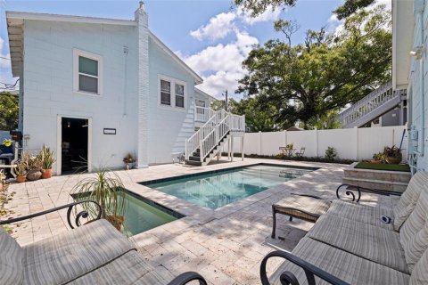 House in Saint Petersburg, Florida 4 bedrooms, 160.91 sq.m. № 1765931 - photo 30