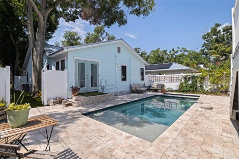 House in Saint Petersburg, Florida 4 bedrooms, 160.91 sq.m. № 1765931 - photo 28