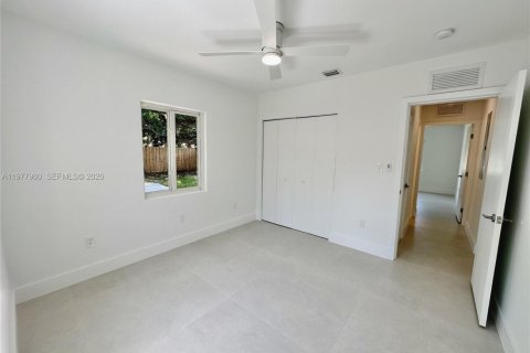 Commercial property in North Miami, Florida 143.81 sq.m. № 2042005 - photo 21