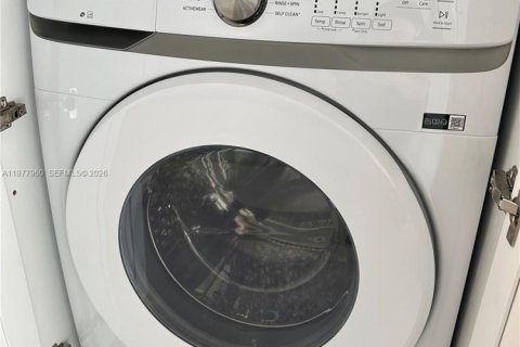 Commercial property in North Miami, Florida 143.81 sq.m. № 2042005 - photo 28