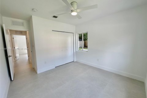 Commercial property in North Miami, Florida 143.81 sq.m. № 2042005 - photo 20