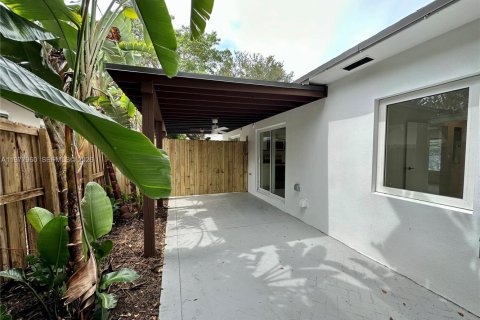 Commercial property in North Miami, Florida 143.81 sq.m. № 2042005 - photo 30