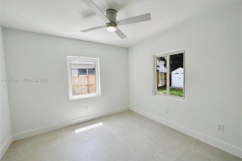 Commercial property in North Miami, Florida 143.81 sq.m. № 2042005 - photo 22
