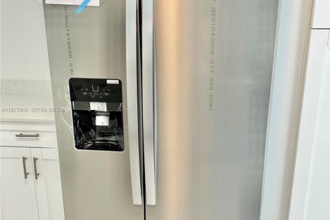 Commercial property in North Miami, Florida 143.81 sq.m. № 2042005 - photo 14