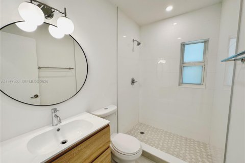 Commercial property in North Miami, Florida 143.81 sq.m. № 2042005 - photo 15