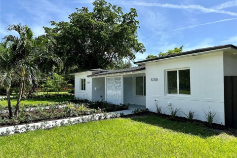 Commercial property in North Miami, Florida 143.81 sq.m. № 2042005