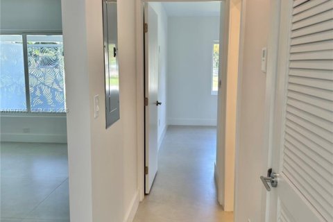 Commercial property in North Miami, Florida 143.81 sq.m. № 2042005 - photo 25