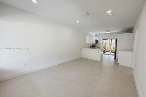 Commercial property in North Miami, Florida 143.81 sq.m. № 2042005 - photo 9