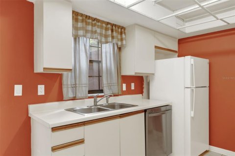 Condo in Winter Park, Florida, 2 bedrooms  № 1828531 - photo 9