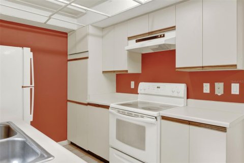 Condo in Winter Park, Florida, 2 bedrooms  № 1828531 - photo 10