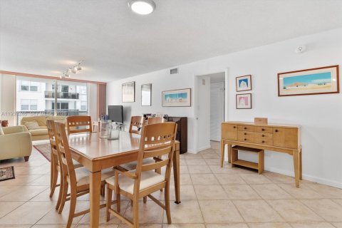 Condominio en venta en Miami Beach, Florida, 2 dormitorios, 118.08 m2 № 2000748 - foto 8