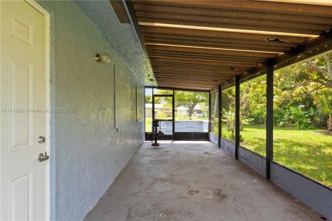 House in Tamarac, Florida 3 bedrooms, 194.82 sq.m. № 1765054 - photo 29