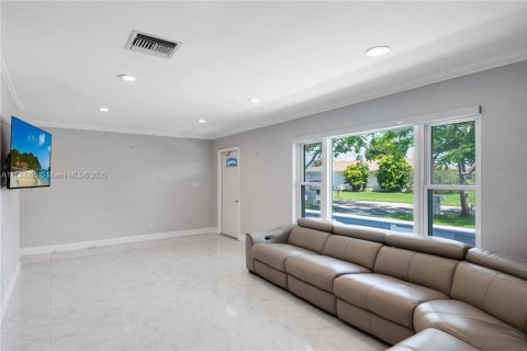 House in Tamarac, Florida 3 bedrooms, 194.82 sq.m. № 1765054 - photo 8