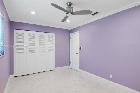 House in Tamarac, Florida 3 bedrooms, 194.82 sq.m. № 1765054 - photo 27