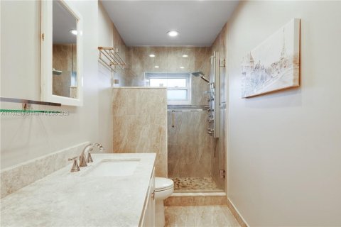House in Tamarac, Florida 3 bedrooms, 194.82 sq.m. № 1765054 - photo 21