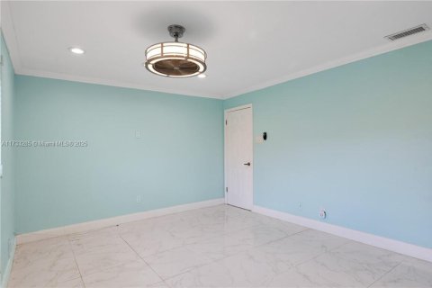 House in Tamarac, Florida 3 bedrooms, 194.82 sq.m. № 1765054 - photo 19