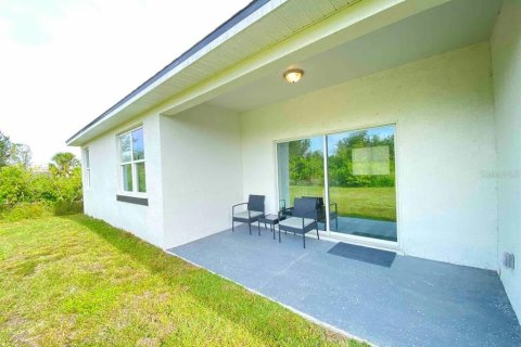 Casa en venta en Port Charlotte, Florida, 4 dormitorios, 179.95 m2 № 2097045 - foto 11