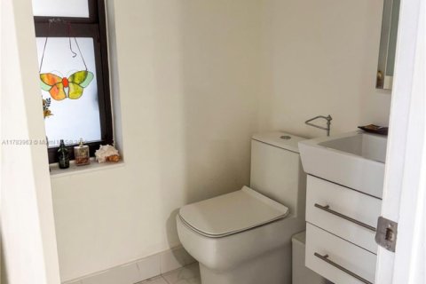 Купить таунхаус в Майами, Флорида 2 спальни, 97.55м2, № 1705841 - фото 17