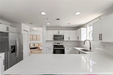 Купить кондоминиум в Дорал, Флорида 3 спальни, 139.63м2, № 1942468 - фото 25