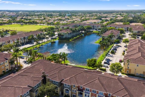 Купить кондоминиум в Дорал, Флорида 3 спальни, 139.63м2, № 1942468 - фото 2