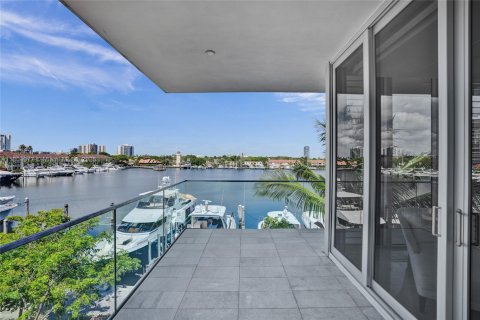 Townhouse in Aventura, Florida 4 bedrooms, 357.58 sq.m. № 1875289 - photo 20