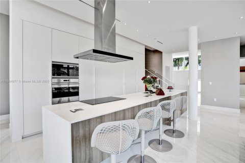Townhouse in Aventura, Florida 4 bedrooms, 357.58 sq.m. № 1875289 - photo 11