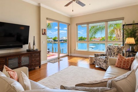 Condo in Apollo Beach, Florida, 2 bedrooms  № 2394432 - photo 8