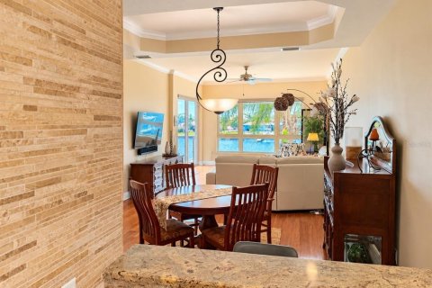 Condo in Apollo Beach, Florida, 2 bedrooms  № 2394432 - photo 21