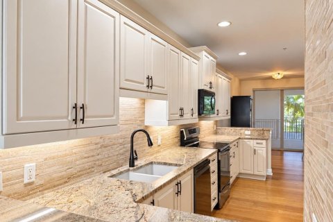 Condo in Apollo Beach, Florida, 2 bedrooms  № 2394432 - photo 14