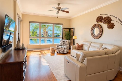 Condo in Apollo Beach, Florida, 2 bedrooms  № 2394432 - photo 7
