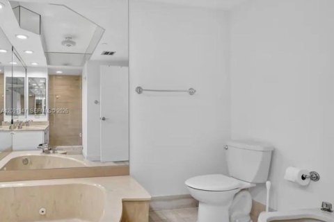 Copropriété à vendre à Aventura, Floride: 2 chambres, 130.06 m2 № 2372582 - photo 14