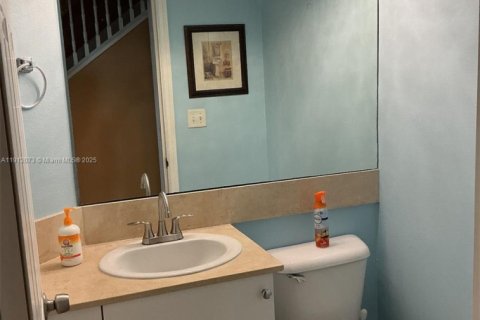 Townhouse in Lantana, Florida 3 bedrooms, 149.85 sq.m. № 1968133 - photo 9