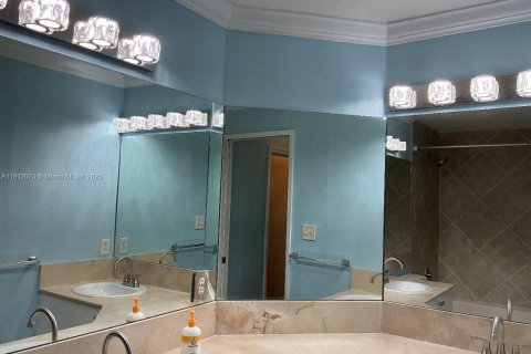 Townhouse in Lantana, Florida 3 bedrooms, 149.85 sq.m. № 1968133 - photo 17