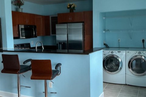 Townhouse in Lantana, Florida 3 bedrooms, 149.85 sq.m. № 1968133 - photo 12