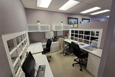 Propiedad comercial en venta en Margate, Florida № 1921038 - foto 4