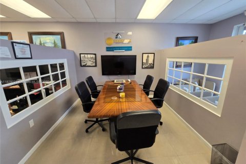 Propiedad comercial en venta en Margate, Florida № 1921038 - foto 2