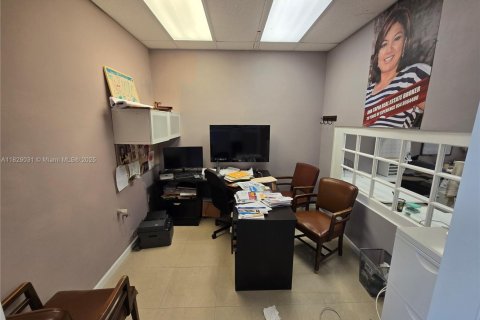 Propiedad comercial en venta en Margate, Florida № 1921038 - foto 5