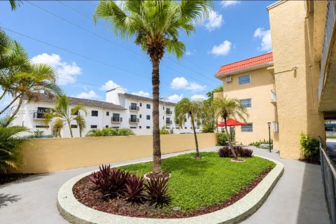 Apartment in Hialeah, Florida 1 bedroom, 1522.48 sq.m. № 2392110 - photo 6