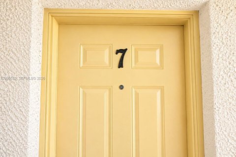 Apartment in Hialeah, Florida 1 bedroom, 1522.48 sq.m. № 2392110 - photo 7