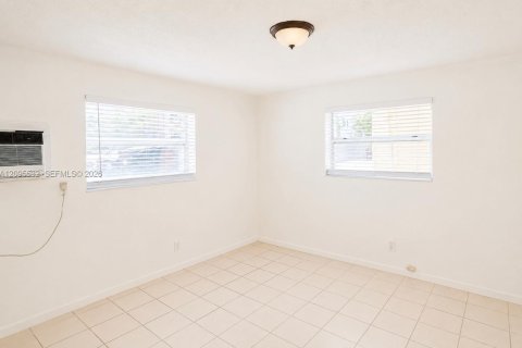 Apartment in Hialeah, Florida 1 bedroom, 1522.48 sq.m. № 2392110 - photo 3