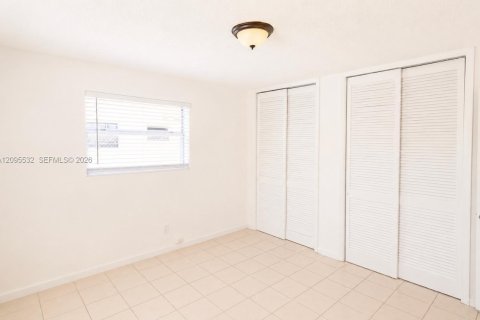 Apartment in Hialeah, Florida 1 bedroom, 1522.48 sq.m. № 2392110 - photo 4