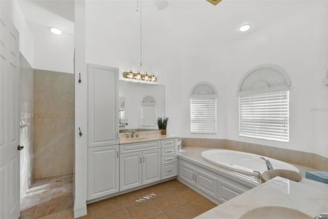 Villa ou maison à vendre à Cape Coral, Floride: 4 chambres, 251.3 m2 № 2405360 - photo 17