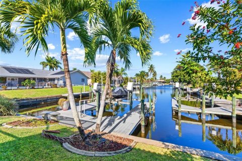 Villa ou maison à vendre à Cape Coral, Floride: 4 chambres, 251.3 m2 № 2405360 - photo 3