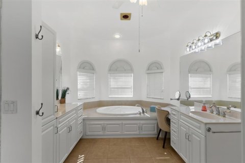 Villa ou maison à vendre à Cape Coral, Floride: 4 chambres, 251.3 m2 № 2405360 - photo 16