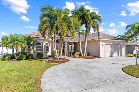 Villa ou maison à vendre à Cape Coral, Floride: 4 chambres, 251.3 m2 № 2405360 - photo 29