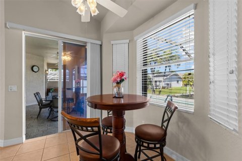 Villa ou maison à vendre à Cape Coral, Floride: 4 chambres, 251.3 m2 № 2405360 - photo 10